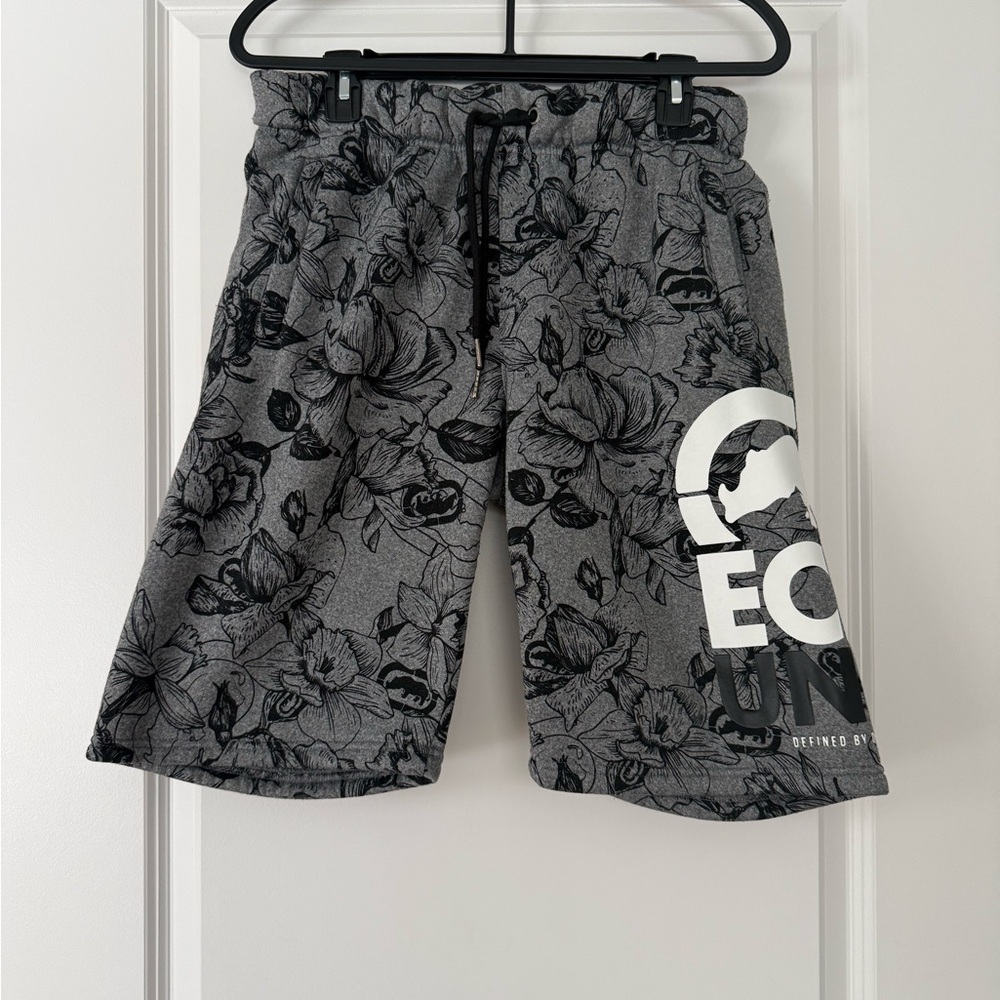 Eckō Unltd Gray Sherpa-Lined Hoodie Label Detail